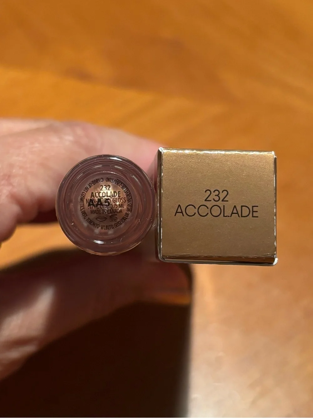 MAC Accolade Lipglass Air Non-Sticky Lipgloss